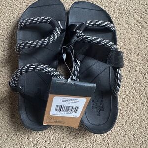 The North Face Black/Asphalt Gray Skeena Outdoor Sandals